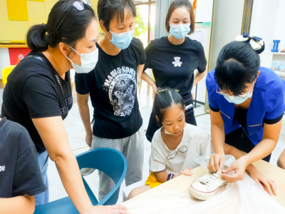 紅荔社區(qū)開展“收納小能手，巧手系鞋帶”孩子生活技能培訓(xùn)活動